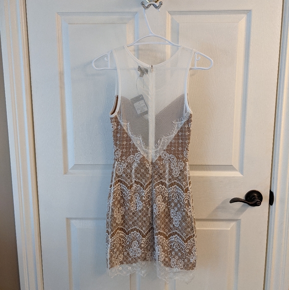 Lacy White Dress - Picture 4 of 8